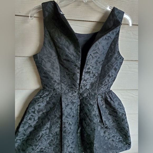 JUN & IVY Black Floral Embossed Formal Peplum Cocktail Dress - Picture 15 of 16